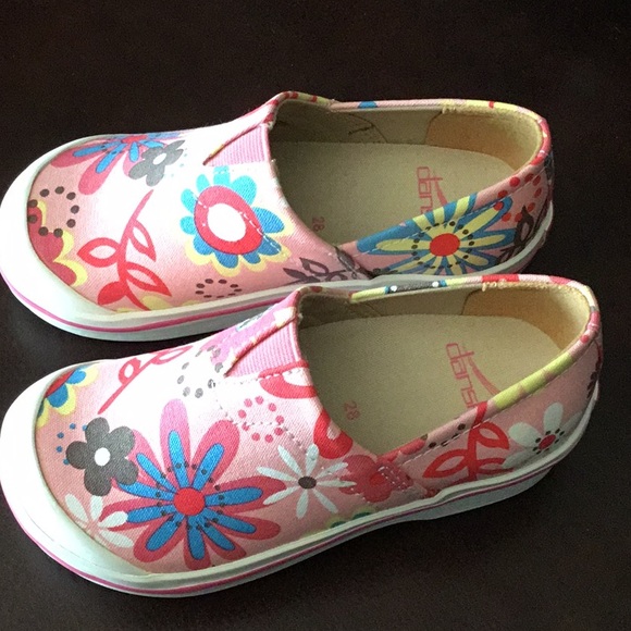 dansko children's shoes